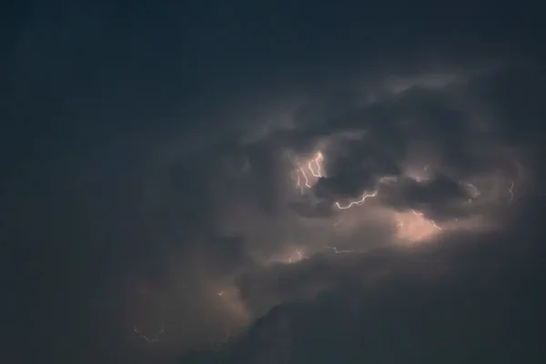 Ostrzeżenie meteorologiczne: burze z gradem i silnym wiatrem w nocy z 17 na 18 lipca