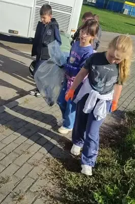 Uczniowie z Piątka na lekcji troski o środowisko