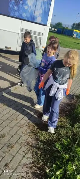Uczniowie z Piątka na lekcji troski o środowisko