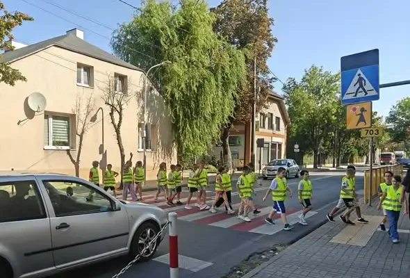 Trzecioklasiści z Łęczycy uczyli się, jak bezpiecznie poruszać się po drogach