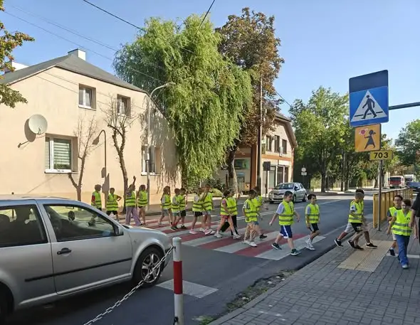 Trzecioklasiści z Łęczycy uczyli się, jak bezpiecznie poruszać się po drogach