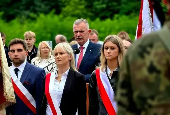 Ozorków: odsłonięto Pomnik Nieznanego Żołnierza na Nowym Cmentarzu