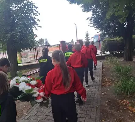 Młodzieżowa Drużyna Pożarnicza z Górze Św. Małgorzaty oddała hołd bohaterom Bitwy nad Bzurą