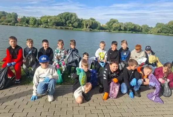 Uczniowie z Łęczycy włączyli się w akcję Sprzątania Świata pod hasłem „SOS dla wody!”