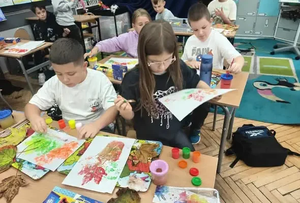 Jesień w klasie 3b: uczniowie z Łęczycy powitali nową porę roku