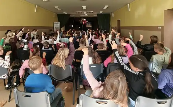 Muzyczna podróż z Chopinem w Piątku – „Frycek i muzyczne drzewo” zachwycił najmłodszych