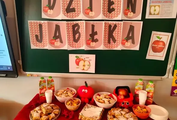 Światowy Dzień Jabłka w Szkole Podstawowej nr 1 w Łęczycy – drugoklasiści świętowali zdrowo i kolorowo