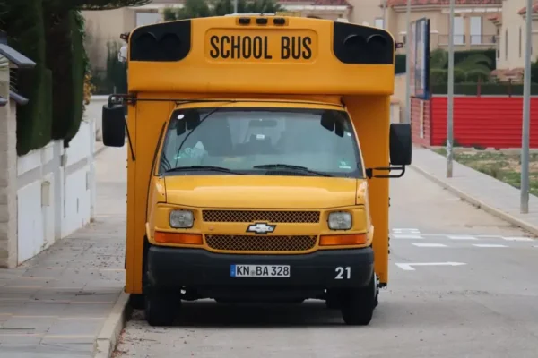 Nowy rozkład jazdy autobusów szkolnych w gminie Piątek na rok 2026/2027