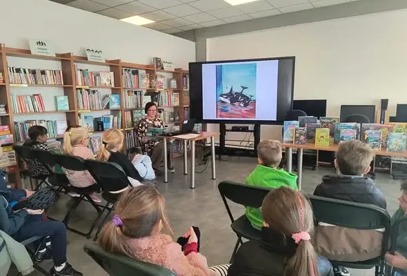 Ogólnopolski Dzień Głośnego Czytania w Łęczycy: pierwszaki w bibliotece