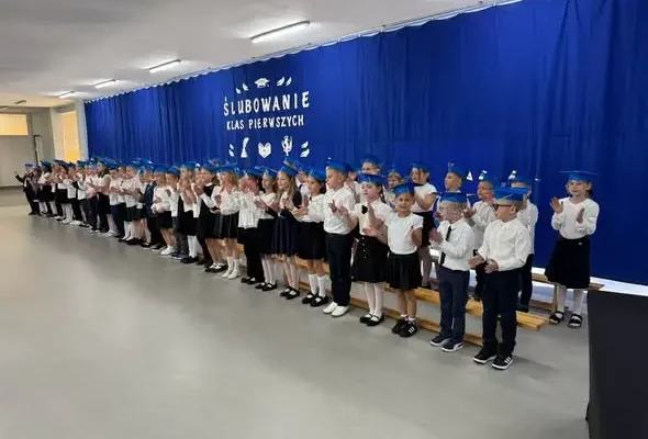 Ślubowanie pierwszoklasistów w Ozorkowie – wyjątkowy dzień w Szkole Podstawowej nr 2