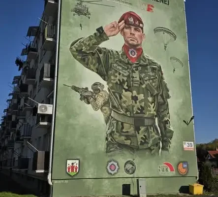 Nowy mural w Łęczycy upamiętnia 1 Batalion Kawalerii Powietrznej